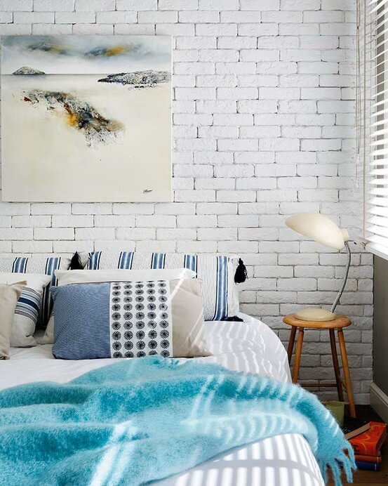 Tường gạch thô trang trí cho phòng ngủ