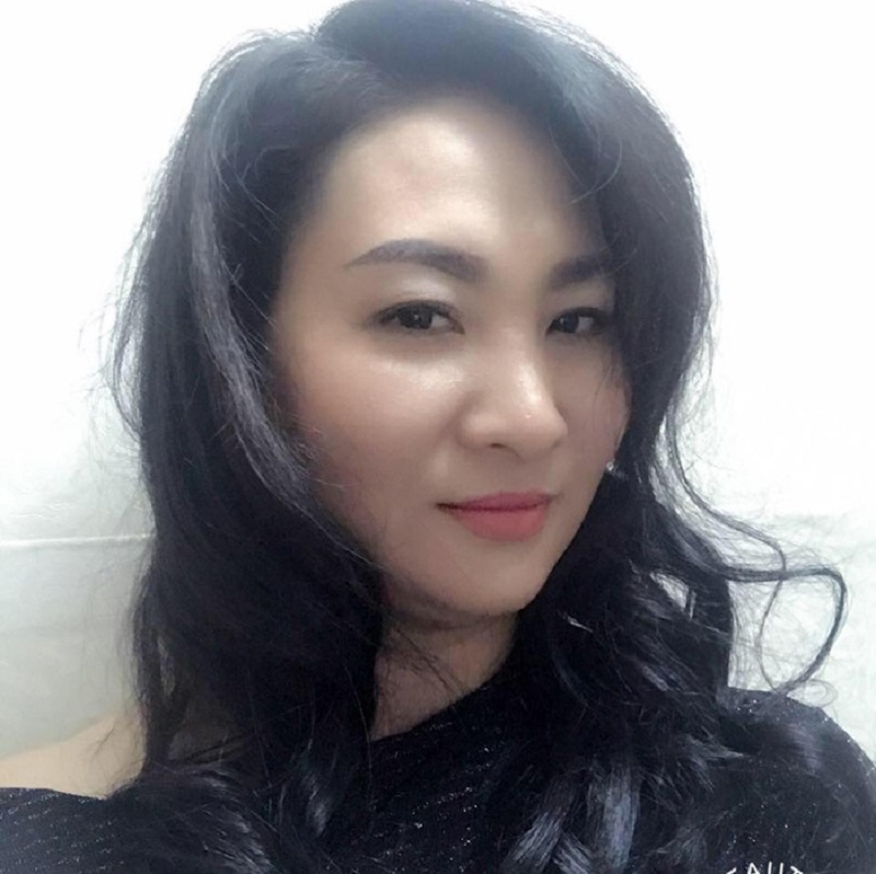 Chị Lê Thị Hồng Nhung tự tin với mái tóc đen bóng mượt